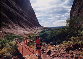 Kata_Tjuta_Gorge-2