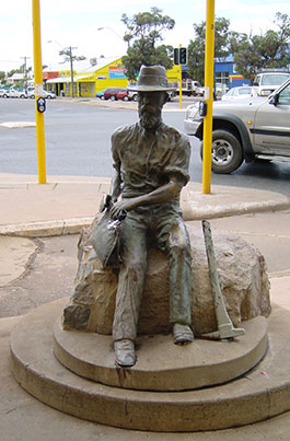 Statue_of_Paddy_Hannan