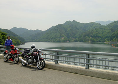 E勴